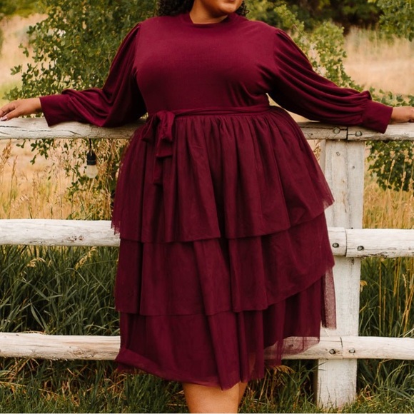 Red Layered Dress with Puff Sleeves - Picture 2 of 2